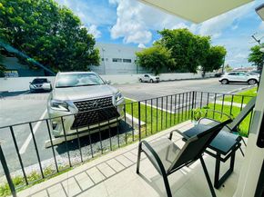 9520 SW 8th St 123, Miami FL 33174