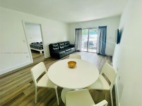 9520 SW 8th St 123, Miami FL 33174