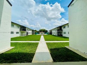 9520 SW 8th St 123, Miami FL 33174