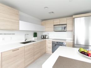 16385 Biscayne Blvd 719, North Miami Beach FL 33160