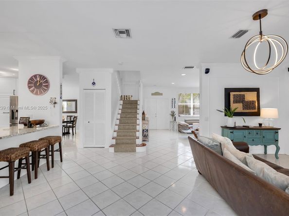 636 Vista Meadows Dr, Weston FL 33327