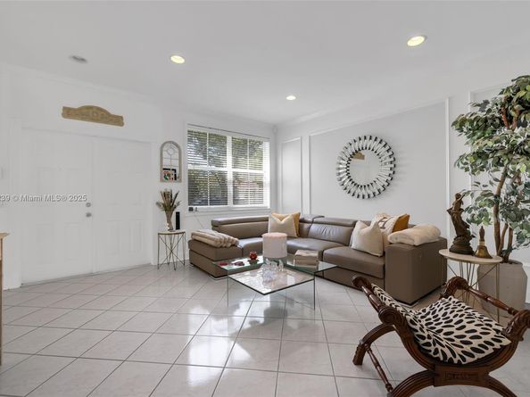 636 Vista Meadows Dr, Weston FL 33327