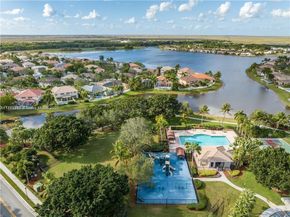 636 Vista Meadows Dr, Weston FL 33327