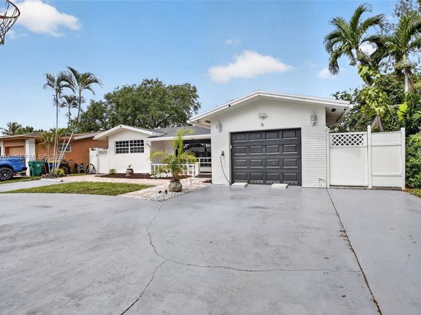 4911 SW 29th Ter, Dania Beach FL 33312