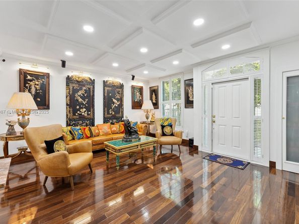 614 Valencia Ave 103, Coral Gables FL 33134