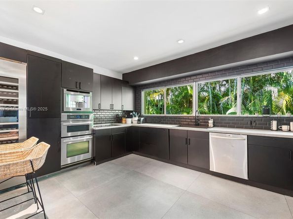 970 S Shore Dr, Miami Beach FL 33141