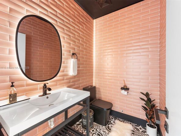 970 S Shore Dr, Miami Beach FL 33141