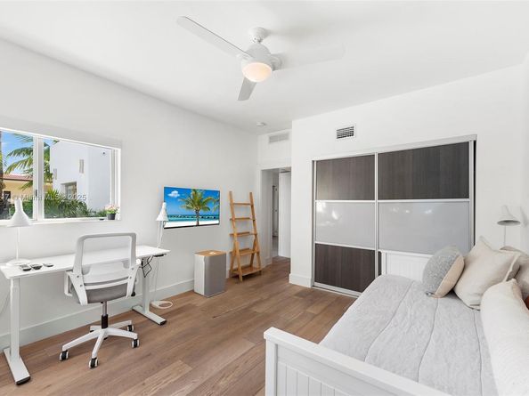 970 S Shore Dr, Miami Beach FL 33141