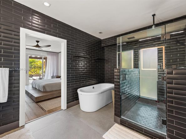 970 S Shore Dr, Miami Beach FL 33141