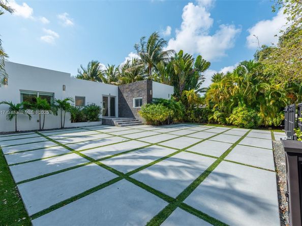 970 S Shore Dr, Miami Beach FL 33141