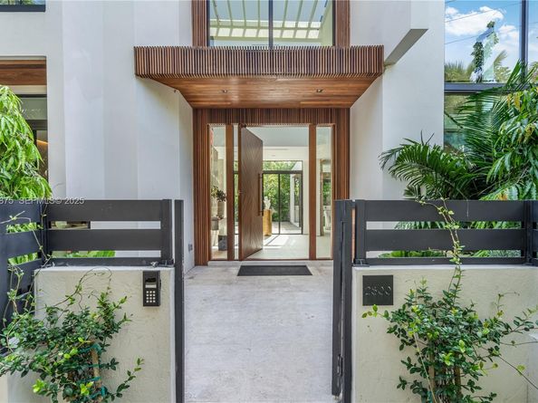 2800 Calusa Street, Miami FL 33133