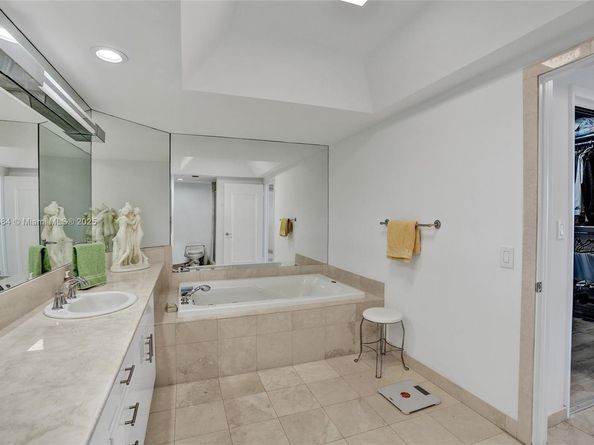 2000 Island Blvd 1710, Aventura FL 33160