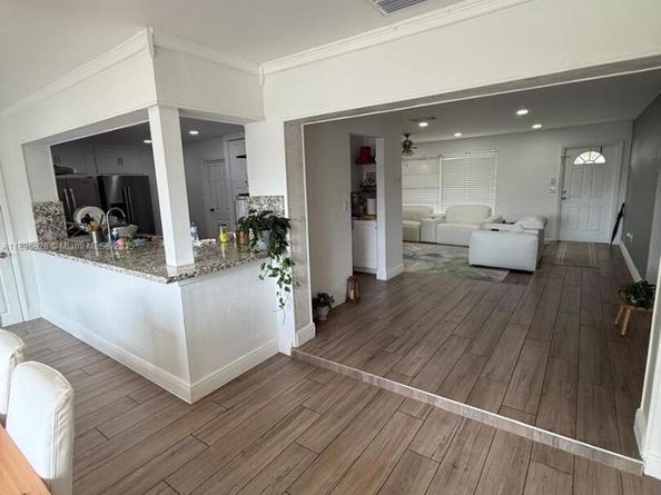 8600 NW 27th Pl, Sunrise FL 33322