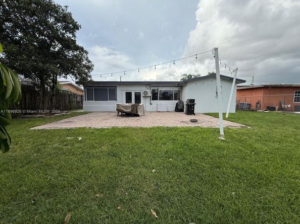 8600 NW 27th Pl, Sunrise FL 33322