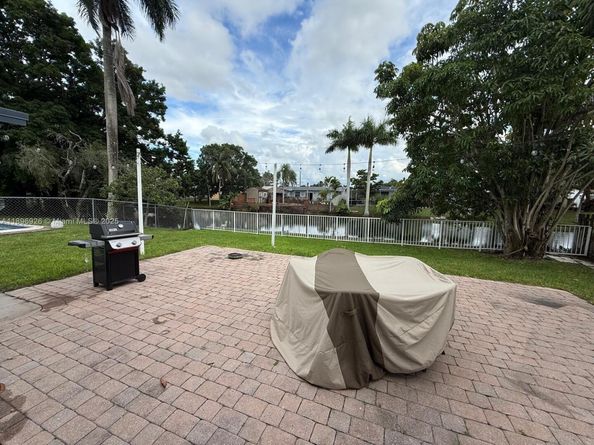 8600 NW 27th Pl, Sunrise FL 33322