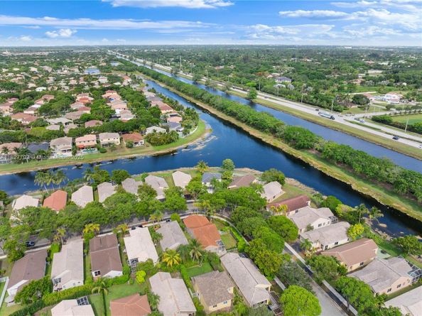 4361 Mahogany Ridge Dr, Weston FL 33331