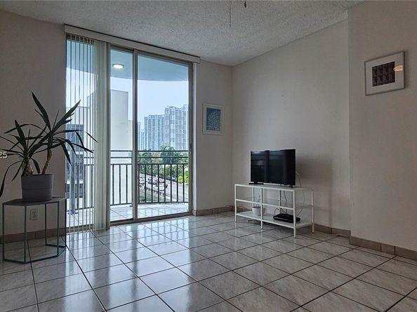 501 SW 1st St 507, Miami FL 33130
