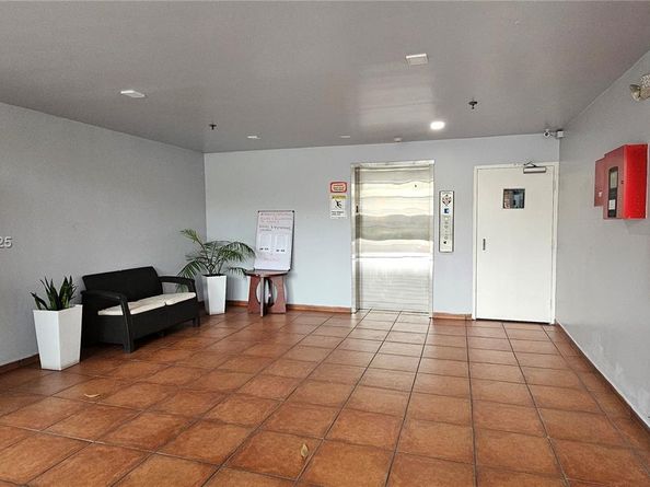 501 SW 1st St 507, Miami FL 33130