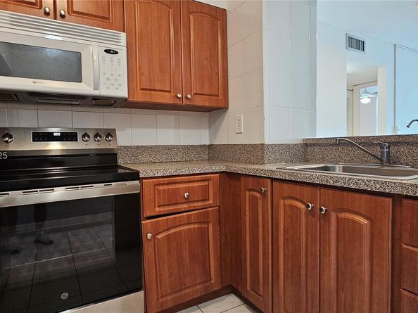 501 SW 1st St 507, Miami FL 33130