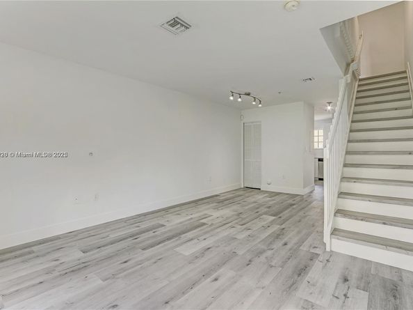 2054 NE 167th St 3122, North Miami Beach FL 33162