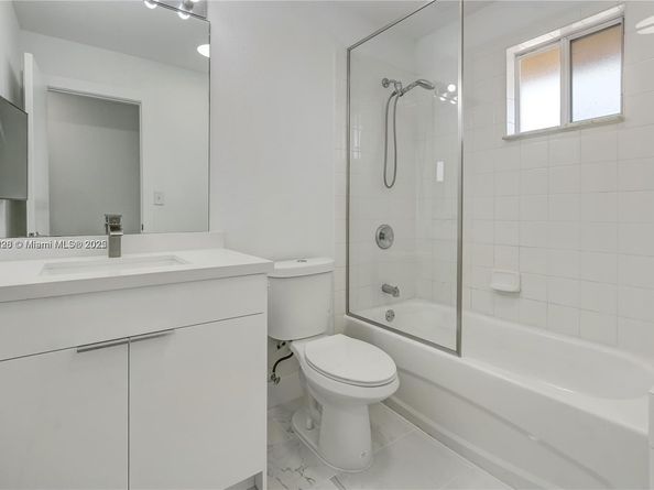 2054 NE 167th St 3122, North Miami Beach FL 33162