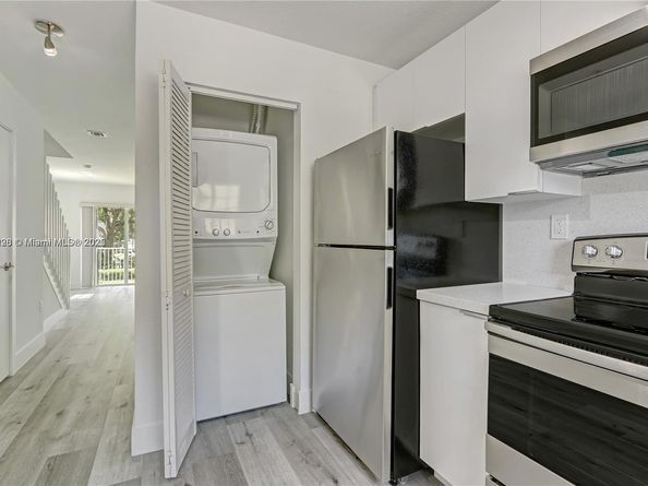 2054 NE 167th St 3122, North Miami Beach FL 33162