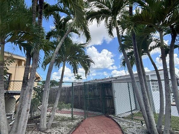 18601 SW 98th Ave, Cutler Bay FL 33157