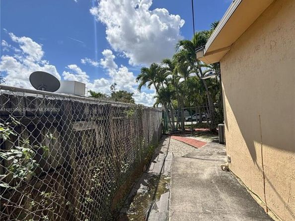 18601 SW 98th Ave, Cutler Bay FL 33157