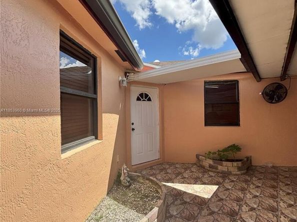 18601 SW 98th Ave, Cutler Bay FL 33157