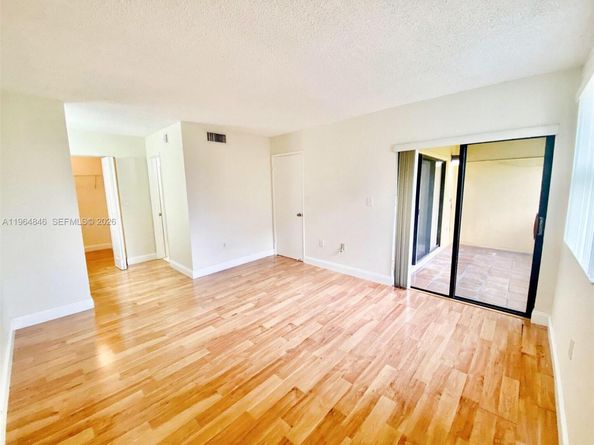 8885 Fontainebleau Blvd 205, Miami FL 33172