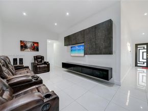 1025 NW 128th Ct, Miami FL 33182