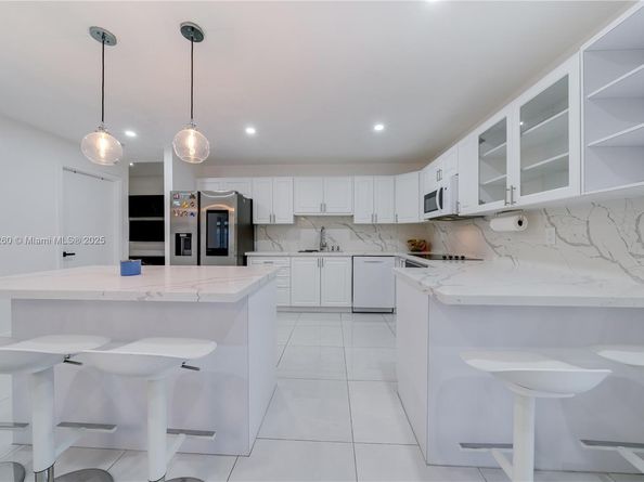 1025 NW 128th Ct, Miami FL 33182
