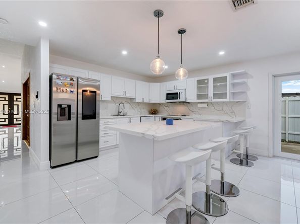 1025 NW 128th Ct, Miami FL 33182