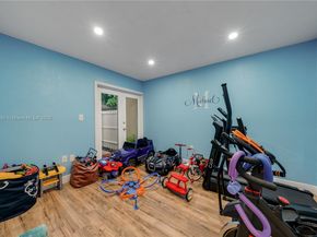 1025 NW 128th Ct, Miami FL 33182