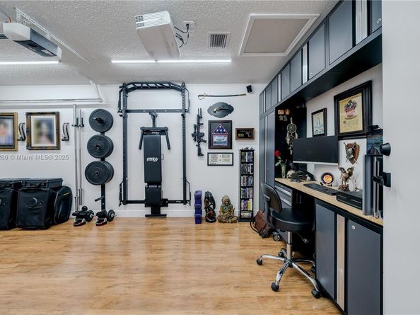 1025 NW 128th Ct, Miami FL 33182