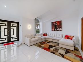 1025 NW 128th Ct, Miami FL 33182