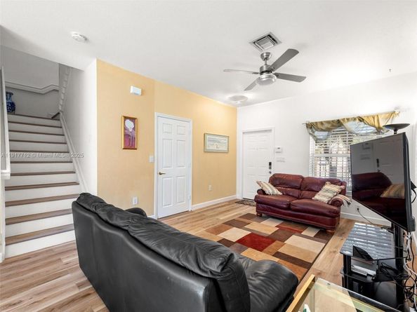 733 NW 170th Ter, Pembroke Pines FL 33028