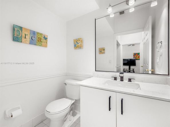 733 NW 170th Ter, Pembroke Pines FL 33028