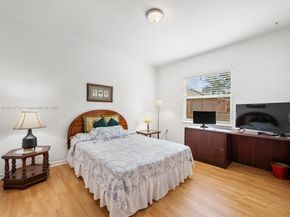 733 NW 170th Ter, Pembroke Pines FL 33028