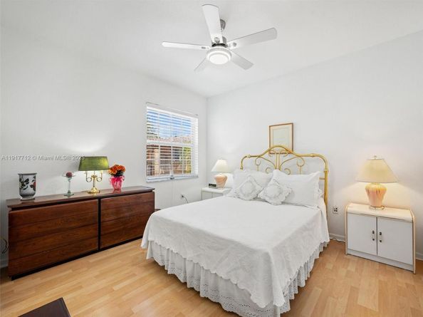 733 NW 170th Ter, Pembroke Pines FL 33028