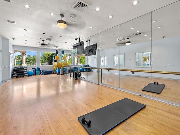 733 NW 170th Ter, Pembroke Pines FL 33028