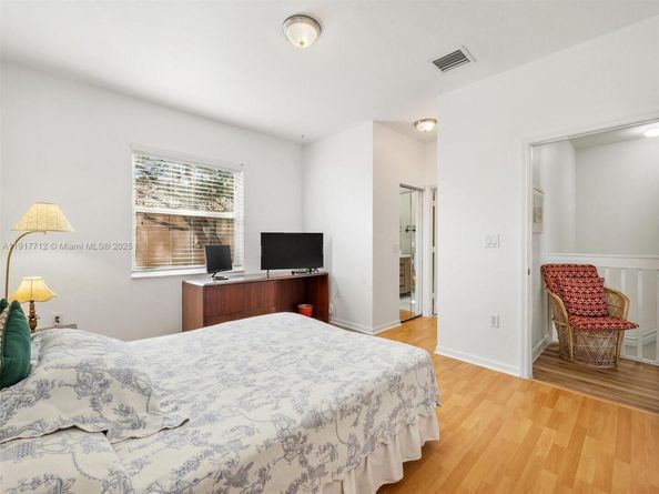 733 NW 170th Ter, Pembroke Pines FL 33028