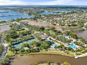 733 NW 170th Ter, Pembroke Pines FL 33028