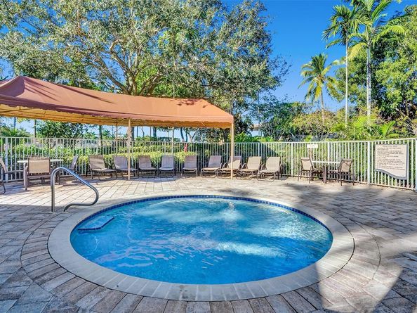 1487 Blue Jay Cir, Weston FL 33327