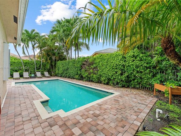 1487 Blue Jay Cir, Weston FL 33327
