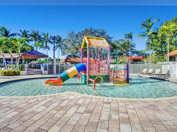 1487 Blue Jay Cir, Weston FL 33327