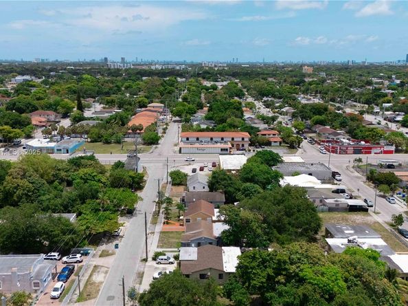 1730 NW 58th St, Miami FL 33142