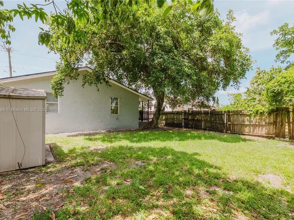 1730 NW 58th St, Miami FL 33142