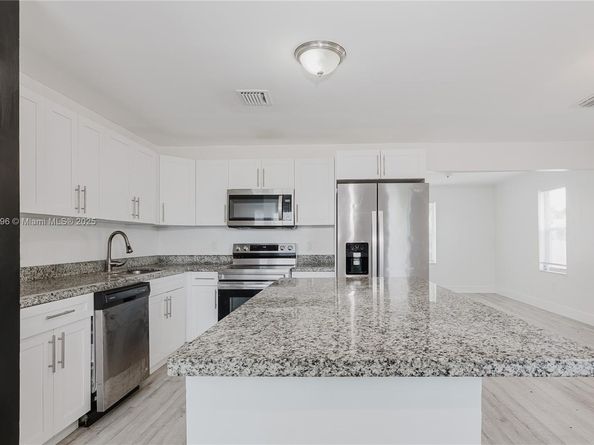 1730 NW 58th St, Miami FL 33142