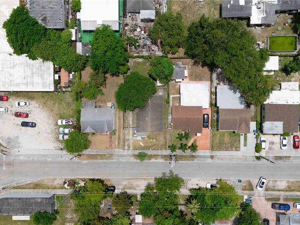1730 NW 58th St, Miami FL 33142
